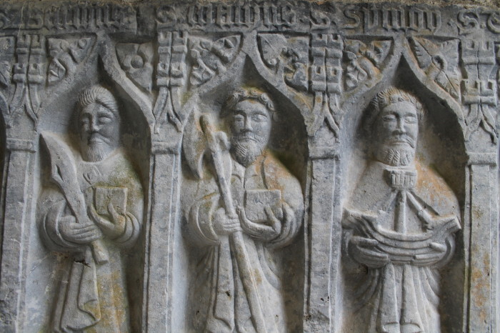 Rocca di Cashel, altorilievo di un altare