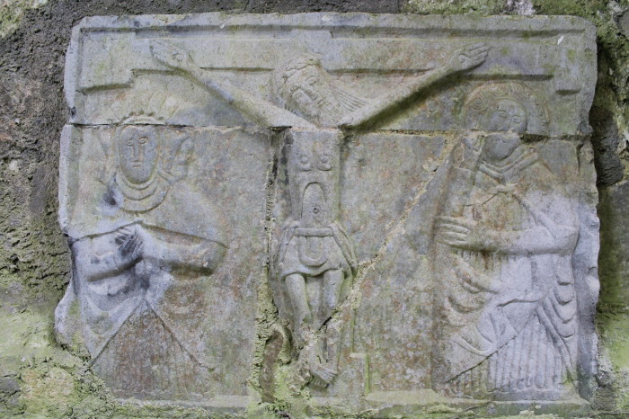 Rocca di Cashel, altorilievo di un altare