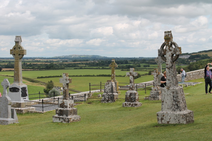Rocca di Cashel, croci celtiche e panorama
