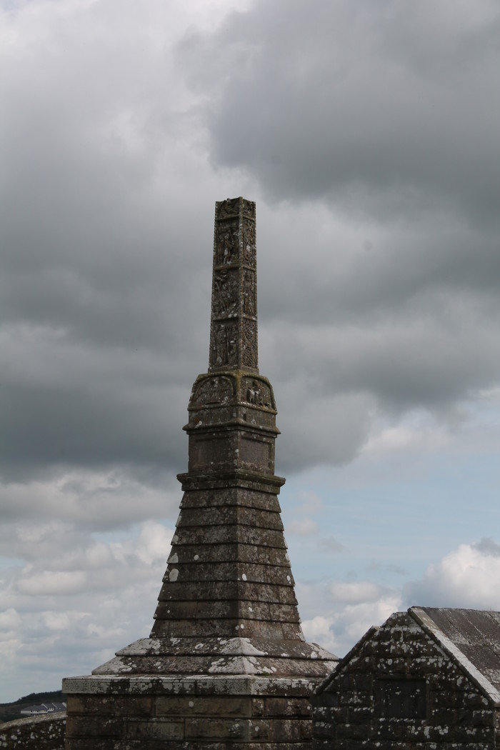 Rocca di Cashel, tomba