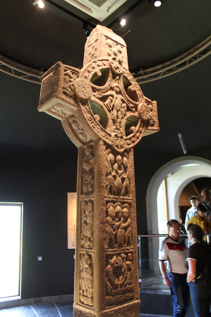 Clonmacnoise, Croce Celtica