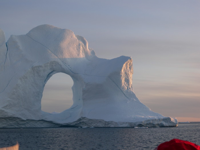 Iceberg al tramonto
