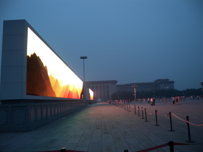 Schermi giganti a Tienanmen